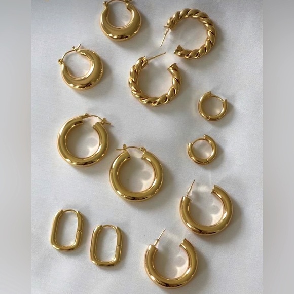 Madewell Jewelry - NWT set of SIX PAIRS of 14k gold plated chunky hoop huggie earrings ✨